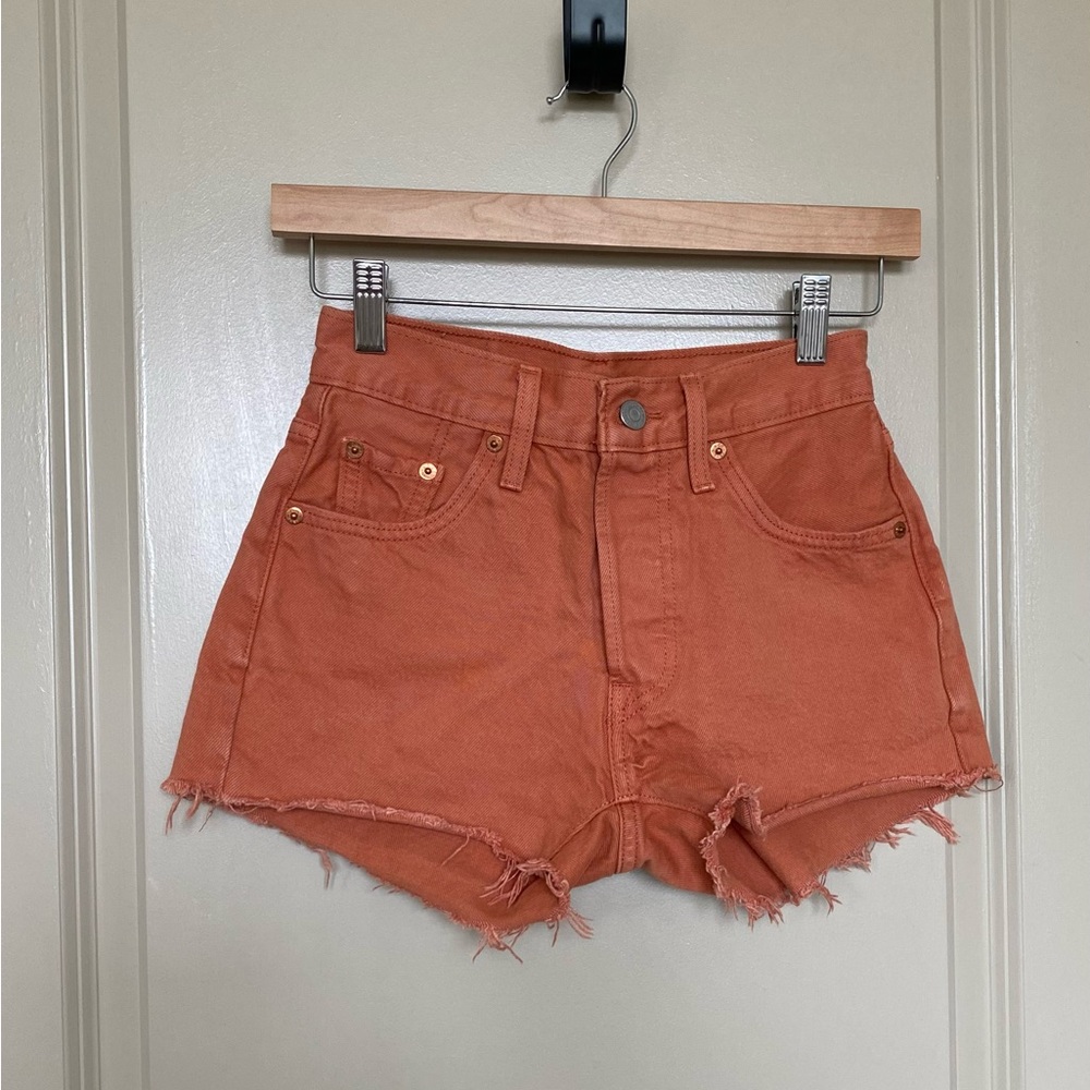 Levi 501 Button Fly, 5 Pocket Denim Shorts in Burnt Orange Color. EUC 23W